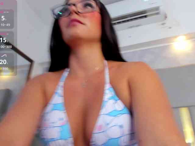 MilaSaenz webcam