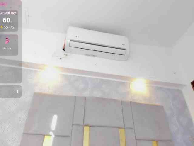 MilaSaenz webcam