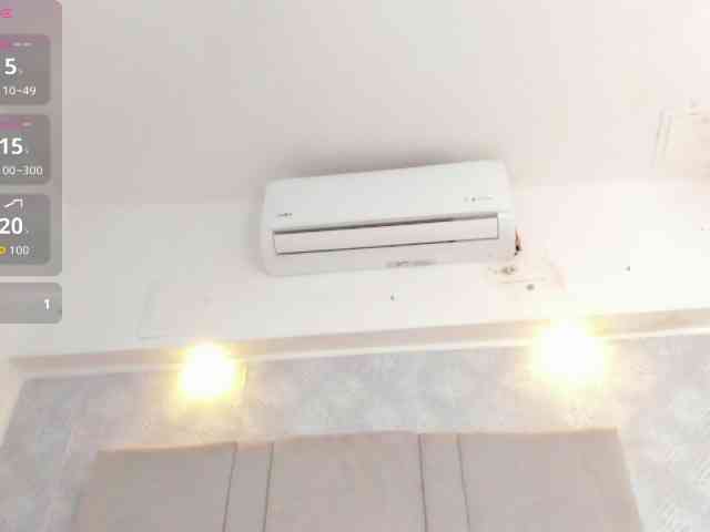 MilaSaenz webcam