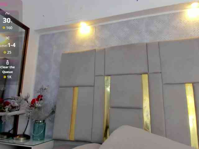 MilaSaenz webcam