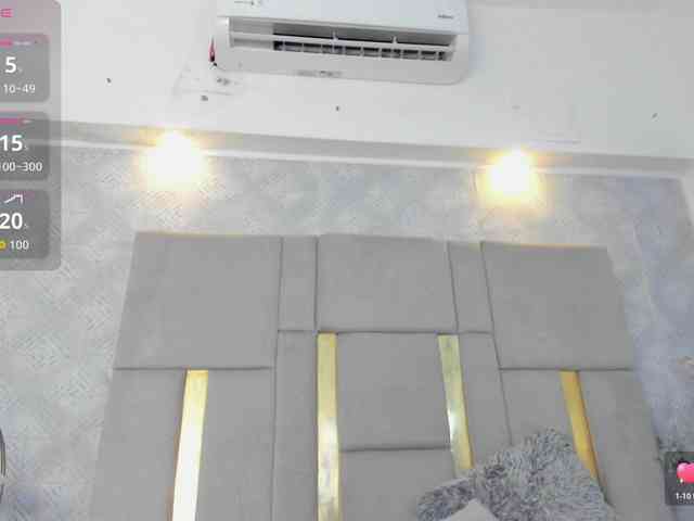 MilaSaenz webcam