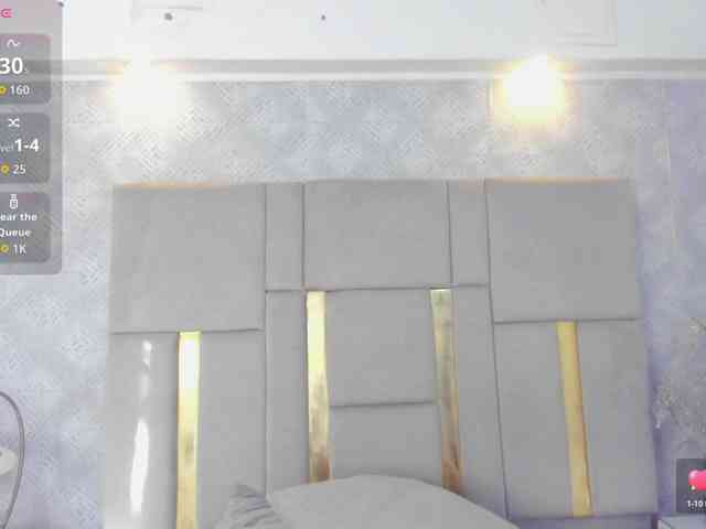 MilaSaenz webcam