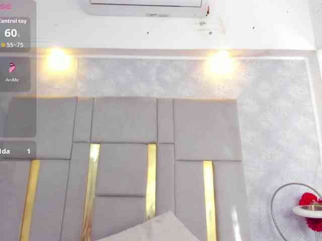 MilaSaenz webcam