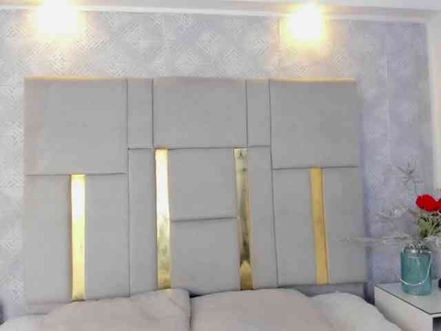 MilaSaenz webcam