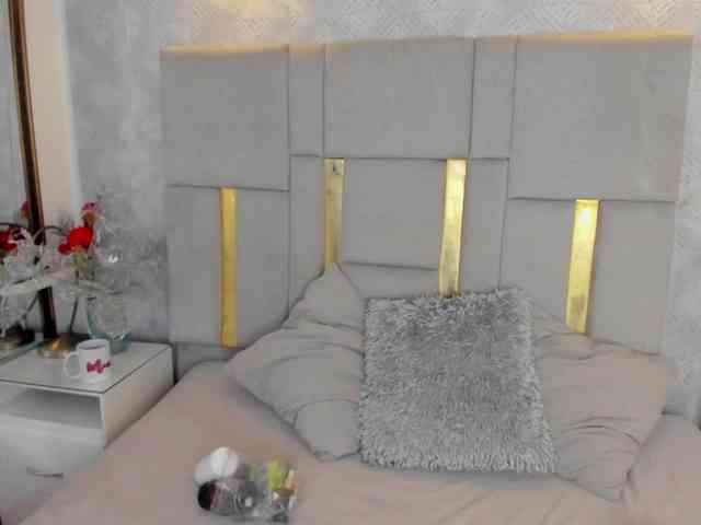MilaSaenz webcam