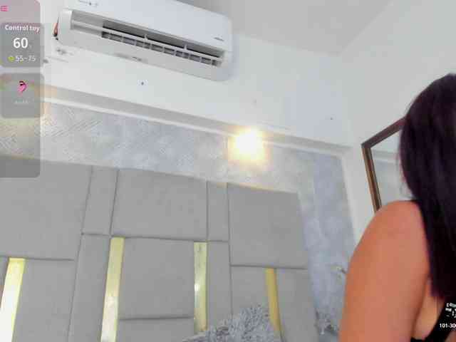MilaSaenz webcam