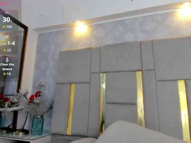 MilaSaenz webcam