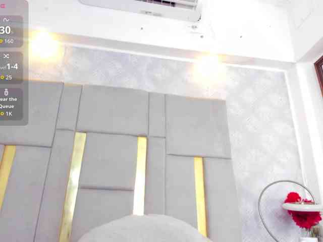 MilaSaenz webcam