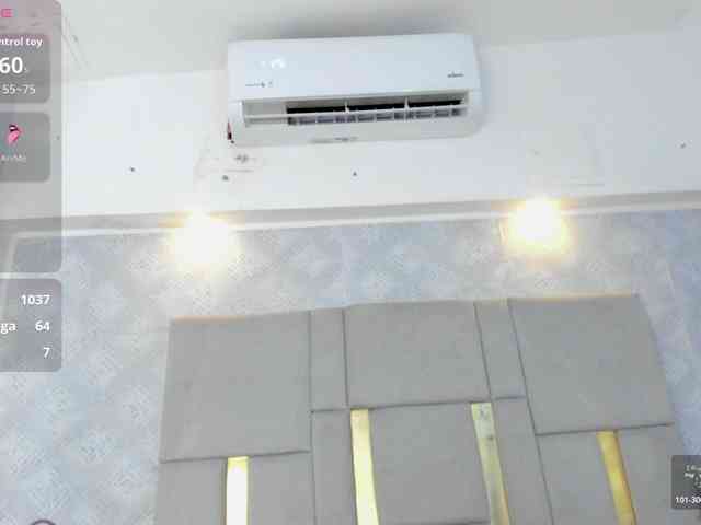 MilaSaenz webcam