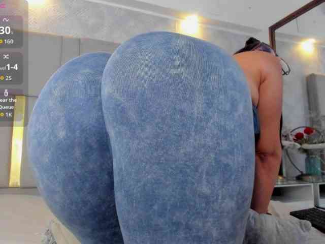 MilaSaenz webcam