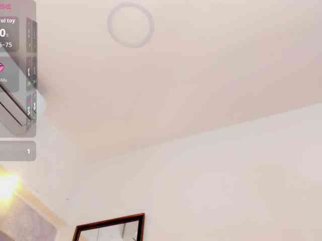 MilaSaenz webcam