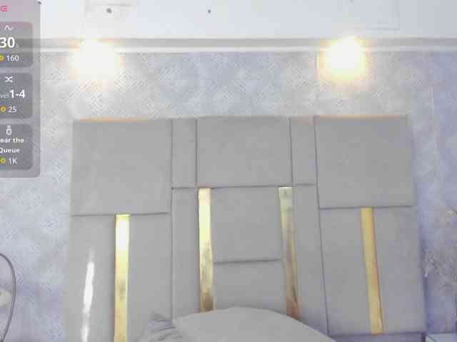 MilaSaenz webcam