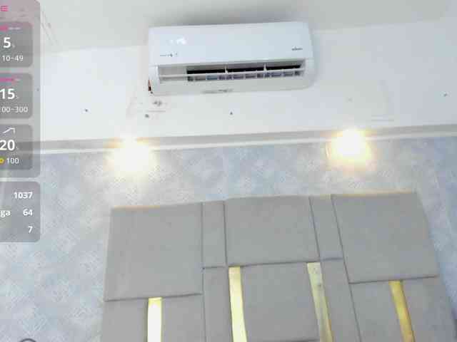 MilaSaenz webcam