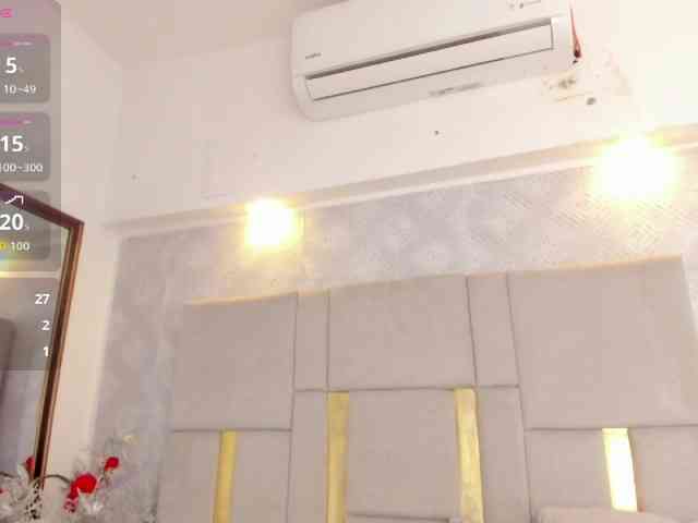 MilaSaenz webcam