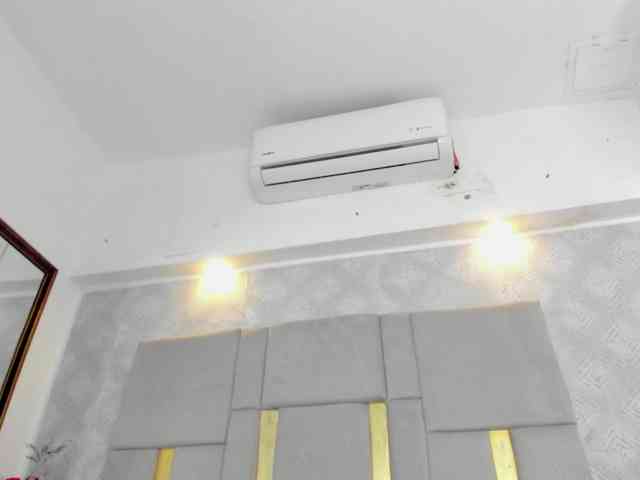 MilaSaenz webcam