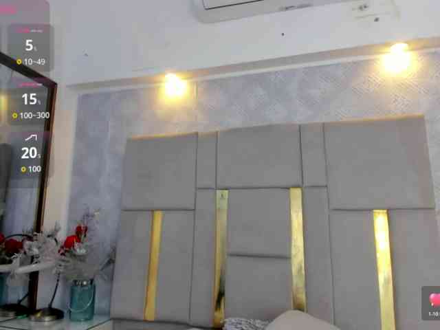 MilaSaenz webcam