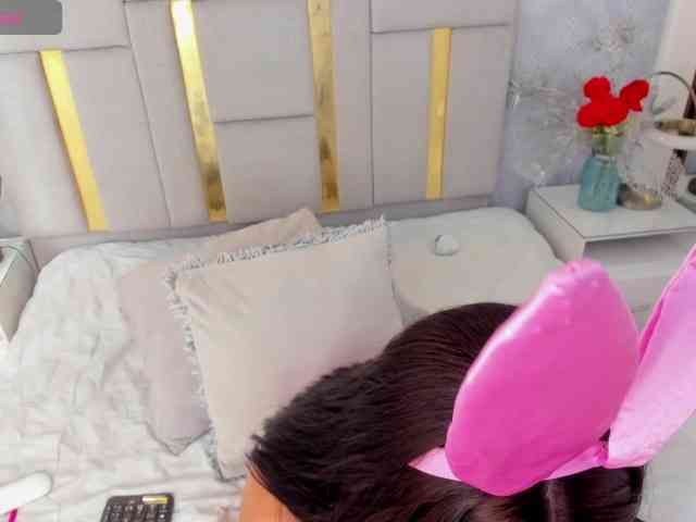 MilaSaenz webcam