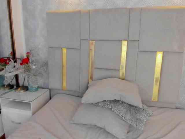 MilaSaenz webcam