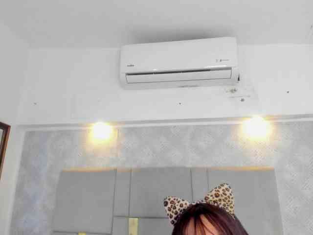 MilaSaenz webcam