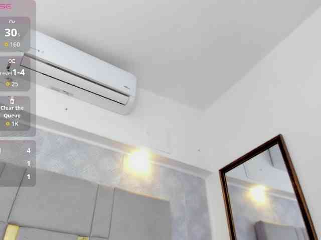 MilaSaenz webcam