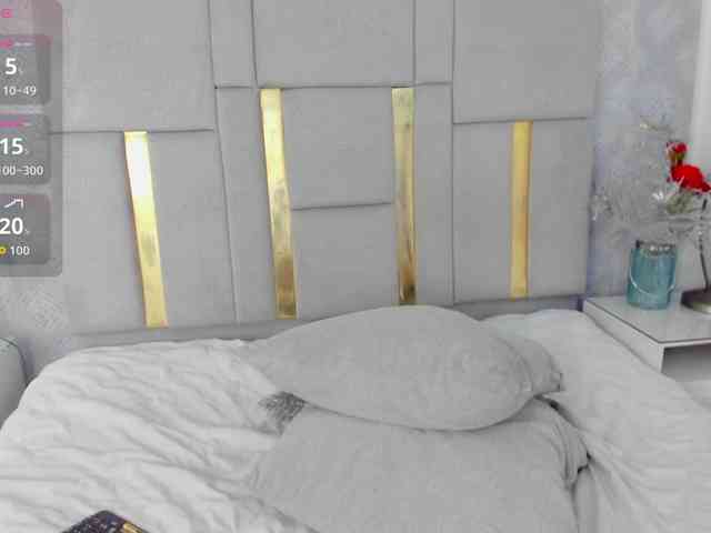 MilaSaenz webcam