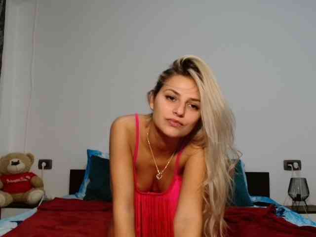 MayaStormi webcam