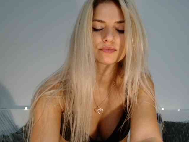 MayaStormi webcam