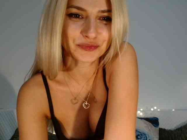 MayaStormi webcam