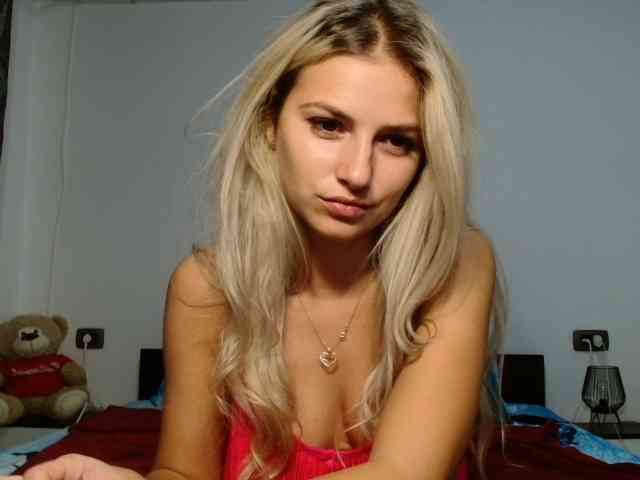 MayaStormi webcam