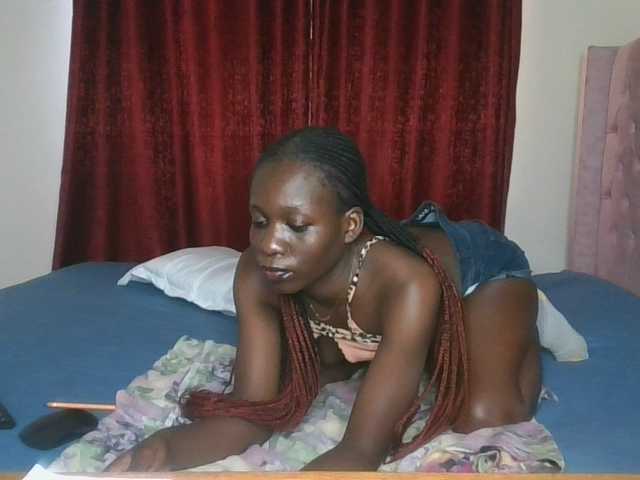 Webcam performer Burberry9 online show Burberry9