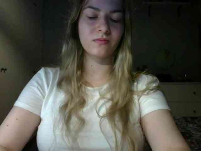 RosieJune webcam