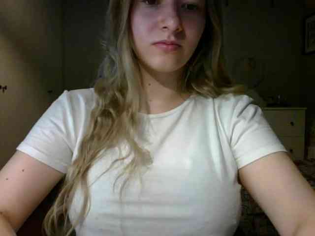 RosieJune Live Webcam on BongaCams