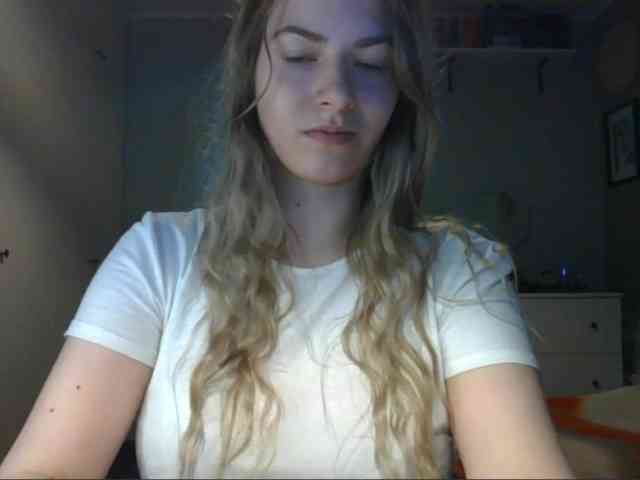 RosieJune webcam