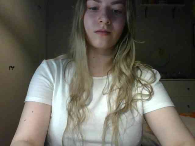 RosieJune webcam