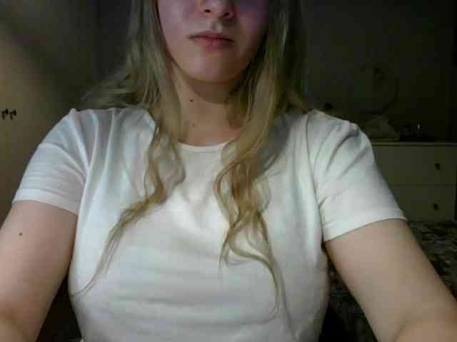 RosieJune bongacams