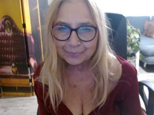 BlondeSofia webcam