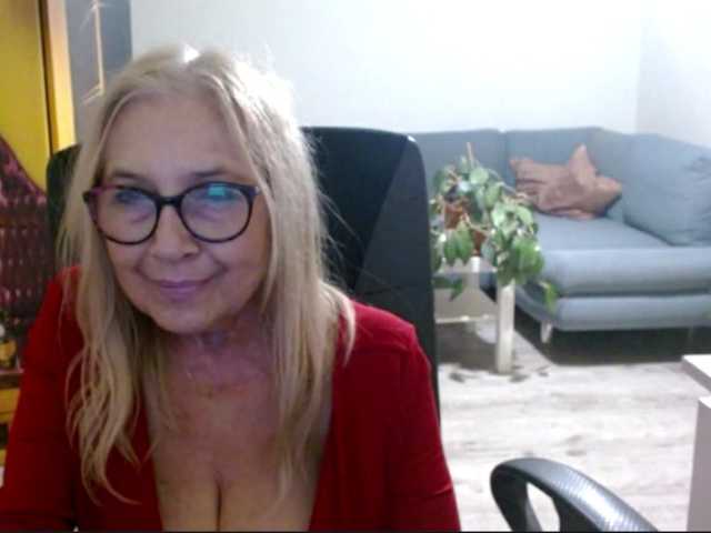 BlondeSofia webcam