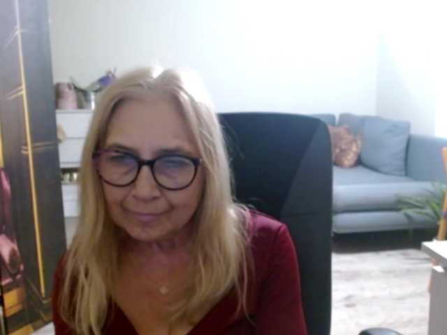 BlondeSofia webcam