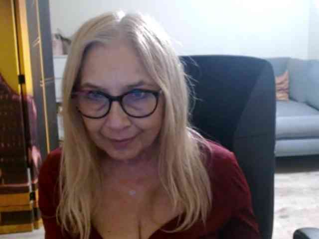 BlondeSofia webcam