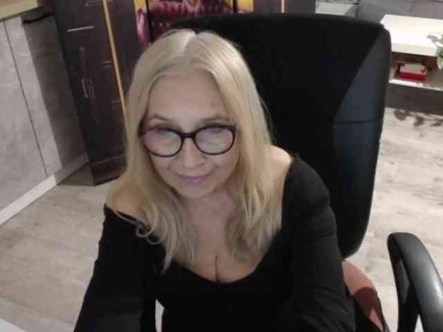 BlondeSofia webcam