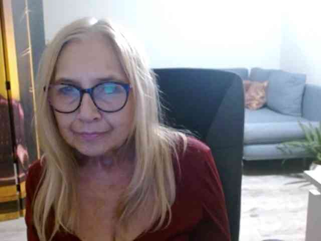 BlondeSofia webcam