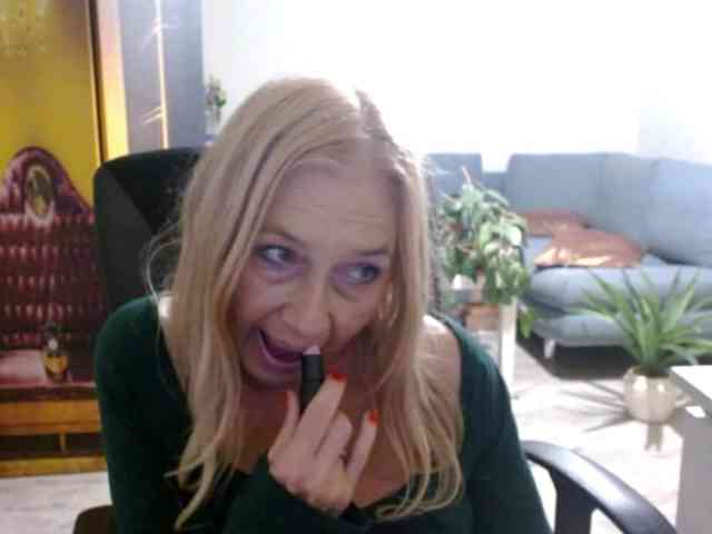 BlondeSofia webcam