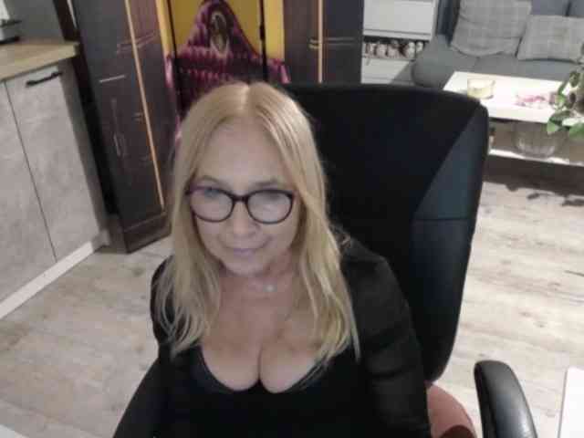BlondeSofia webcam