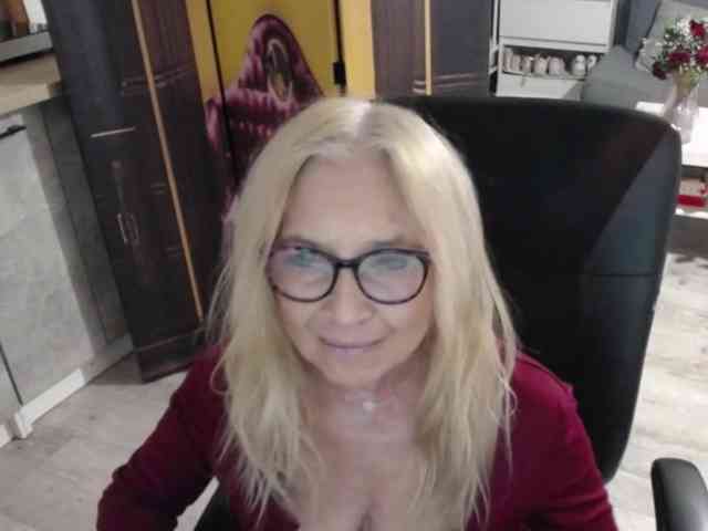 BlondeSofia webcam