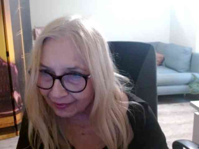 BlondeSofia webcam