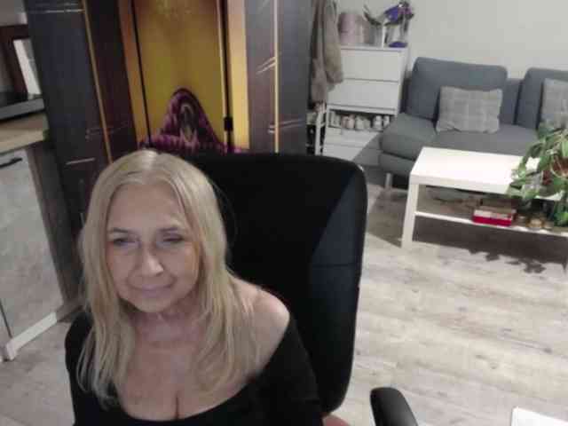 BlondeSofia webcam