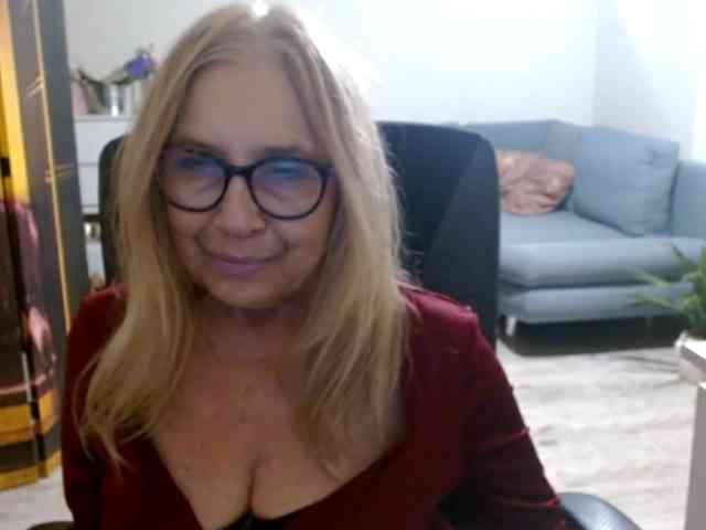 BlondeSofia webcam