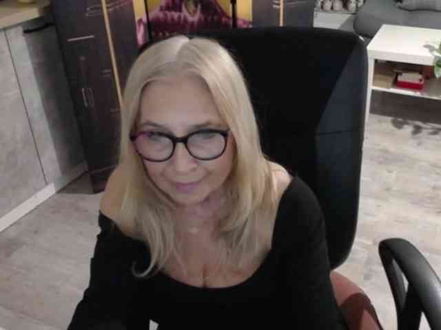 BlondeSofia webcam