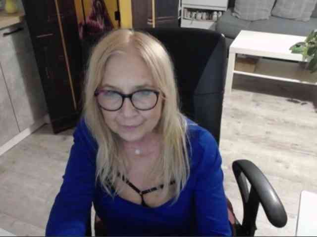 BlondeSofia webcam