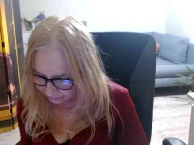 BlondeSofia webcam